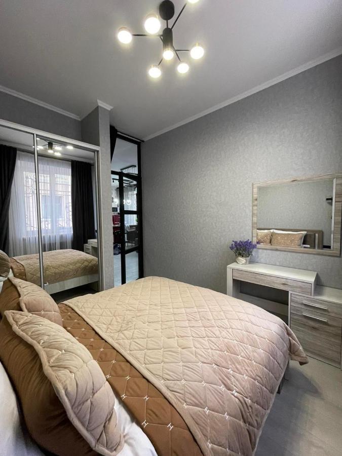 Vel Люкс Apartamento Chernivtsi Exterior foto